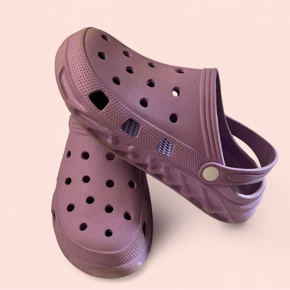Women’s Size 5, Girls Size 3/3.5Y Light Purple Imitation Crocs Clogs Sandals